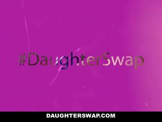 Daughterswap - libidinous teenss drain leur papas coqs