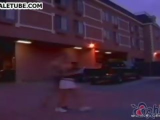 Rubio transgénero y adolescent toqueteando y adulto vídeo hasta disparo de corrida