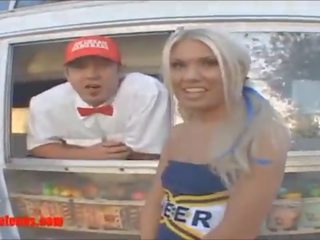 Gullibleteens.com icecream truck pemandu sorak sekolah muda wanita berbagi anggota krim alat kemaluan wanita