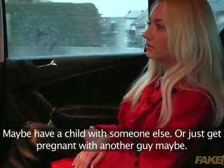 Taxi autista aiuta giovanissima a ottenere incinta