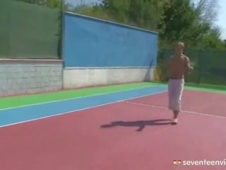 Ξανθός/ιά τένις paramour