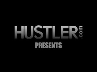 Hustler: 귀여운 아시아의 브루 넷의 사람 신디 스타 폴 제공 머리