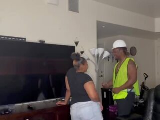 Construction trabalhador fantasia mulher kendale dar sua cliente um bbc enquanto em o trabalho